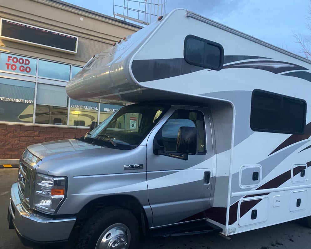 2017 Adventurer Adventurer Motorhome available for rent in Calgary Alberta