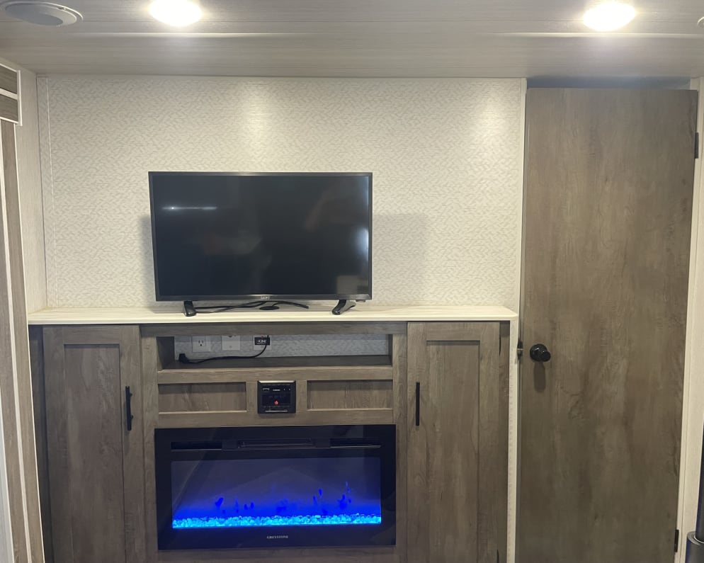2022 Salem Cruise Lite  by Forest River for rent in 33909