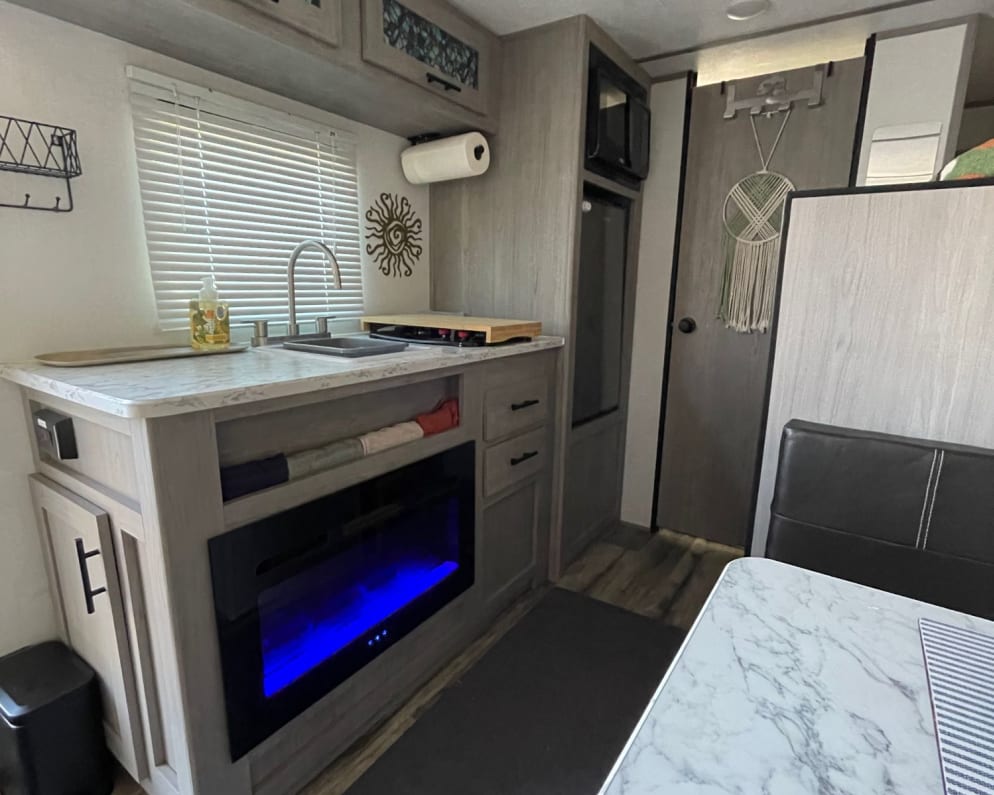 2024 COLEMAN LANTERN LT 17B  by Keystone RV for rent in 95621