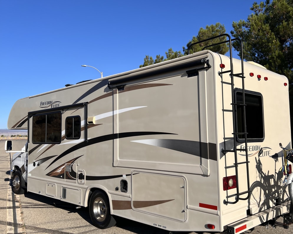 2017 Thor Motor Coach Freedom Elite Class C for rent in Lancaster California