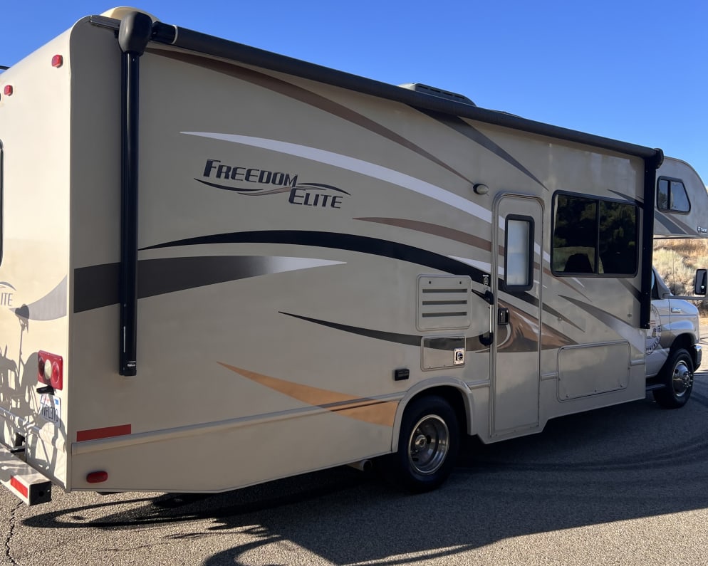 2017 Thor Motor Coach Freedom Elite available for rent in Lancaster California