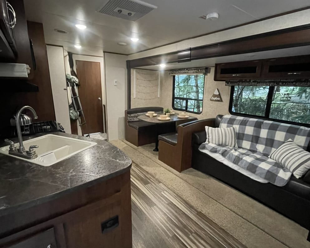2017 Jay Flight SLX  by Jayco for rent in V0P 1N0