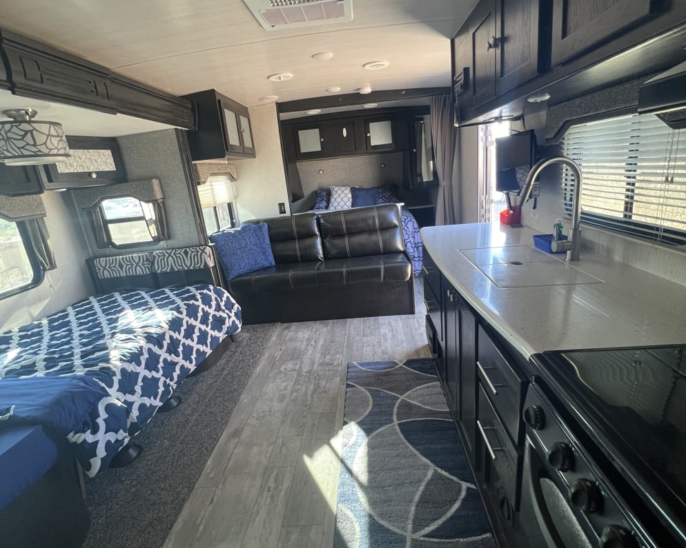 Travel Trailer RV for Rent in Vail, Arizona