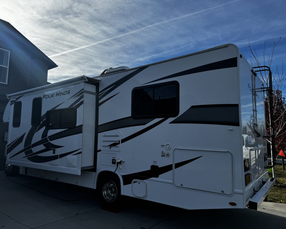 2022 Four Winds  by Thor Motor Coach for rent in 97760