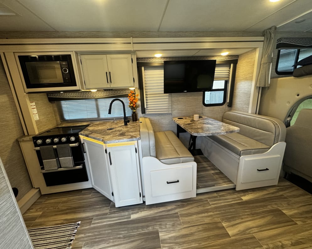 2022 Thor Motor Coach Four Winds available for rent in Terrebonne Oregon
