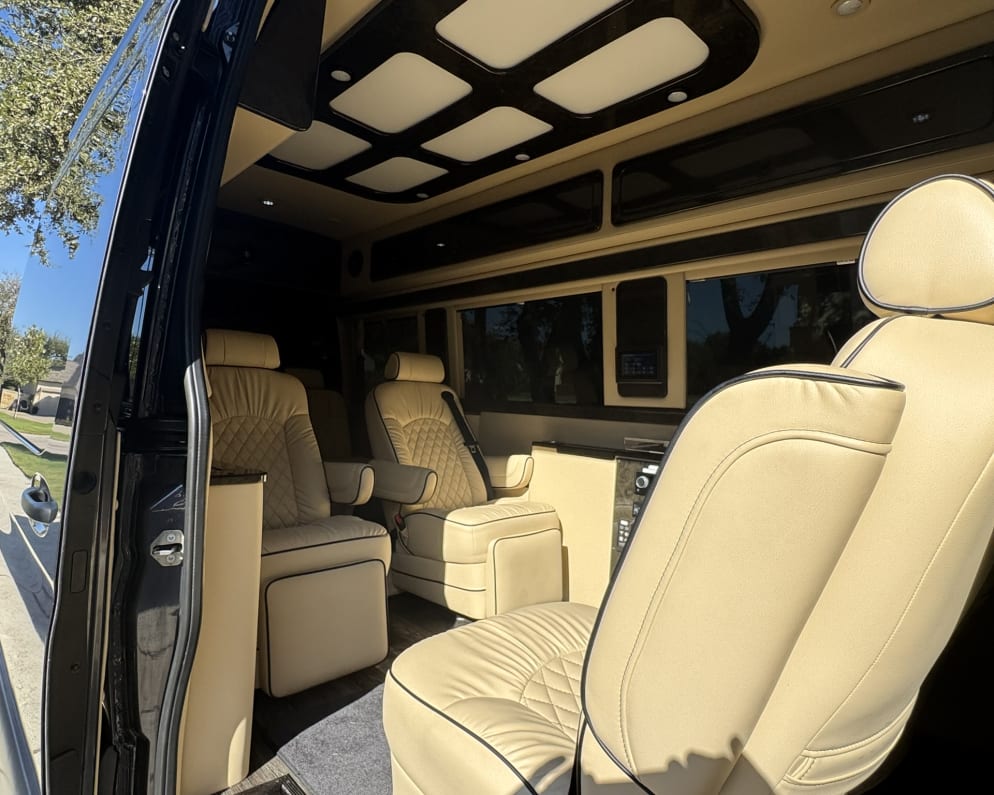 2020 Ultimate Presidential  by Midwest Automotive Designs for rent in 78641