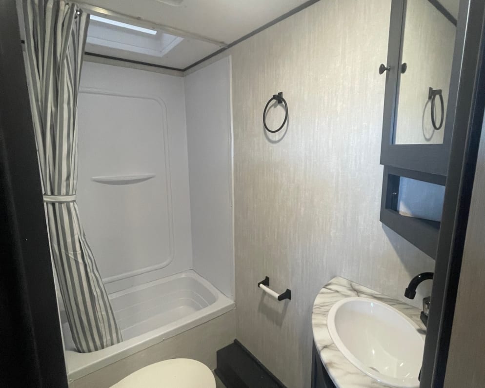2025 Coachmen APEX 284BHSS Travel Trailer for rent in Winter Garden Florida