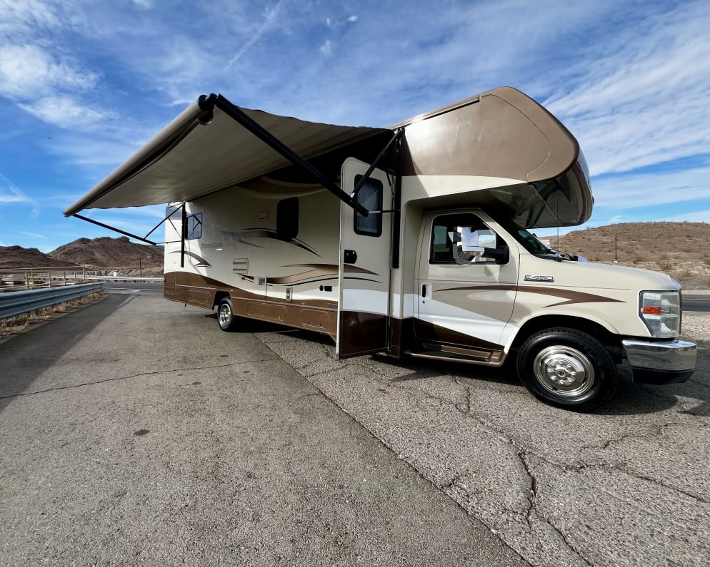 2015 Winnebago Minnie Winnie Premier Class C for rent in Henderson Nevada