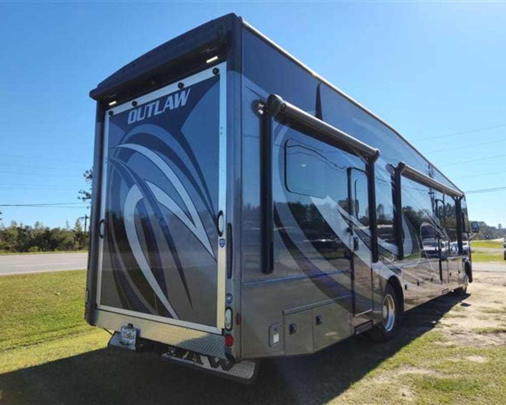2022 Thor Motor Coach Outlaw 38KB Class A for rent in Aylmer Ontario