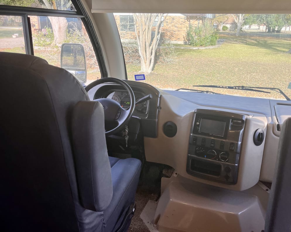 2016 Thor Axis Class A for rent in Saint Hedwig Texas