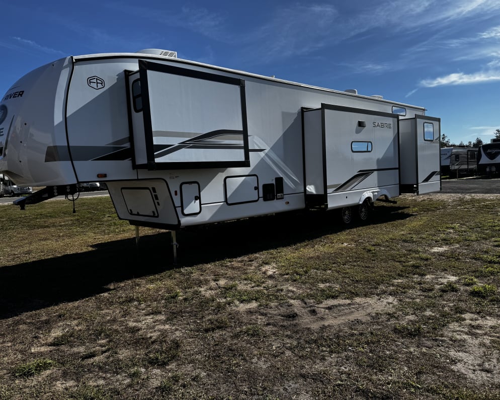 2025 Forest River Sabre Cobalt Fifth Wheel for rent in Tavares Florida