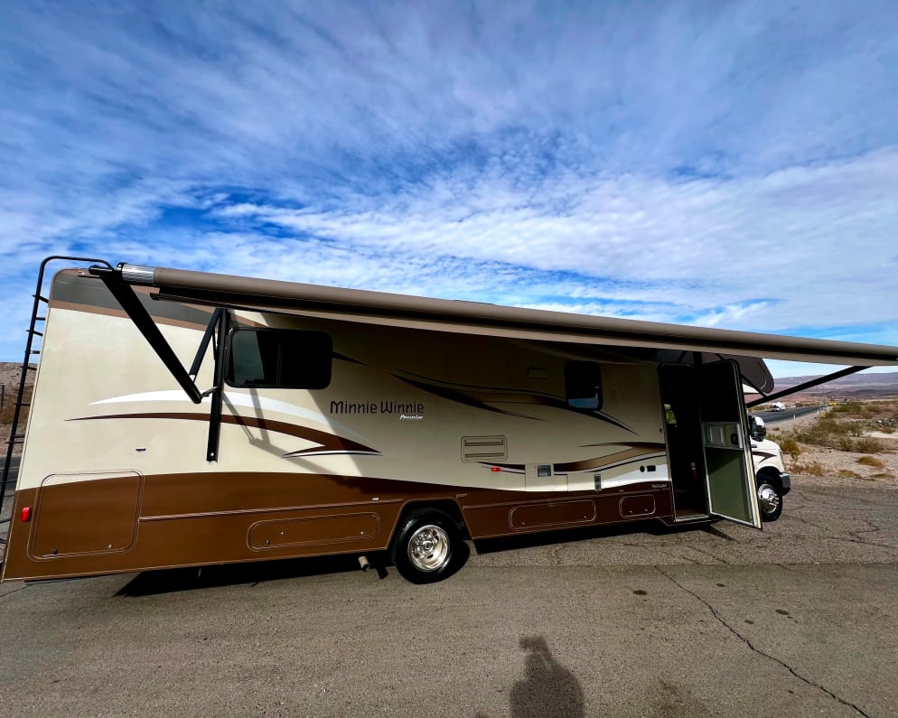 2015 Minnie Winnie Premier  by Winnebago for rent in 89015