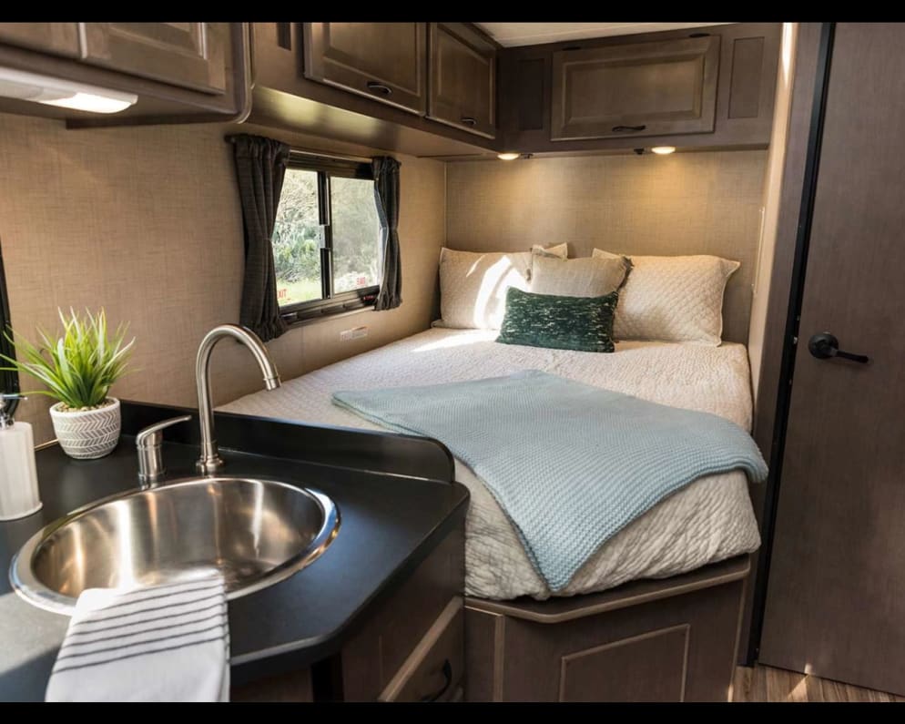 2021 Thor Majestic available for rent in Huntington Beach California