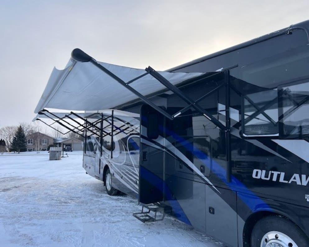 2022 Thor Motor Coach Outlaw 38KB