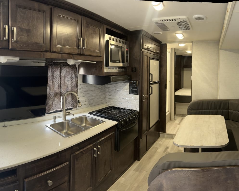 2015 Winnebago Minnie Winnie Class C for rent in san diego California