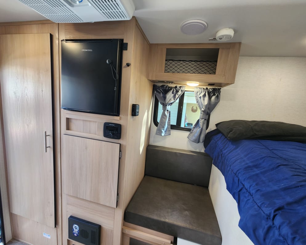 2025 Travel Lite Atom 600a Truck Camper for rent in Weatherford Texas