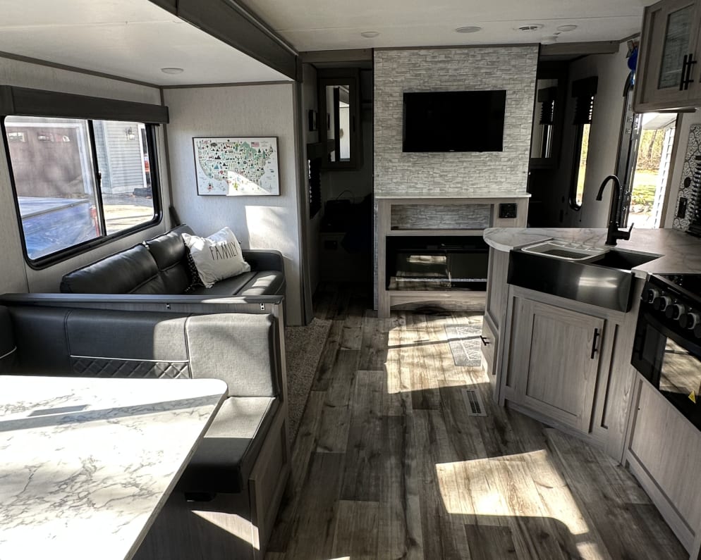 2022 Dutchmen Coleman Lantern Travel Trailer for rent in Otsego Michigan