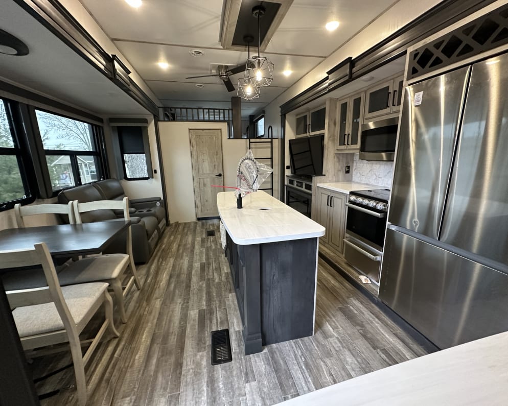 2023 Keystone RV Avalanche Fifth Wheel for rent in New Philadelphia Ohio