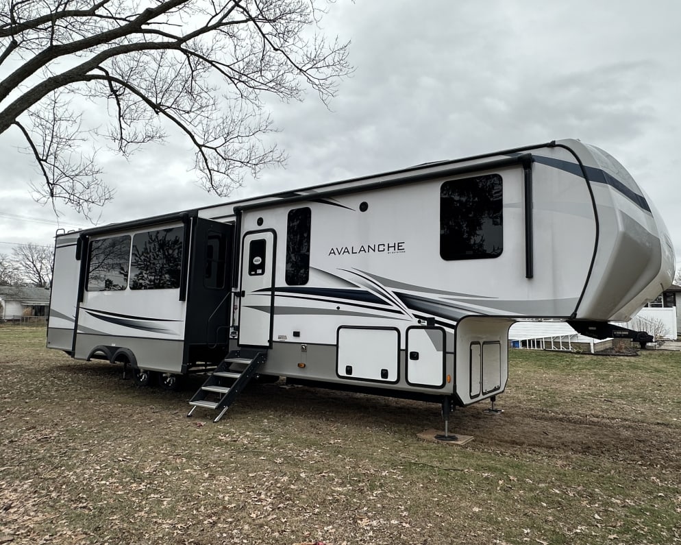 2023 Keystone RV Avalanche