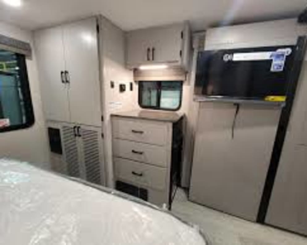 2025 Entourage 340BH  by Couchmen for rent in 53128
