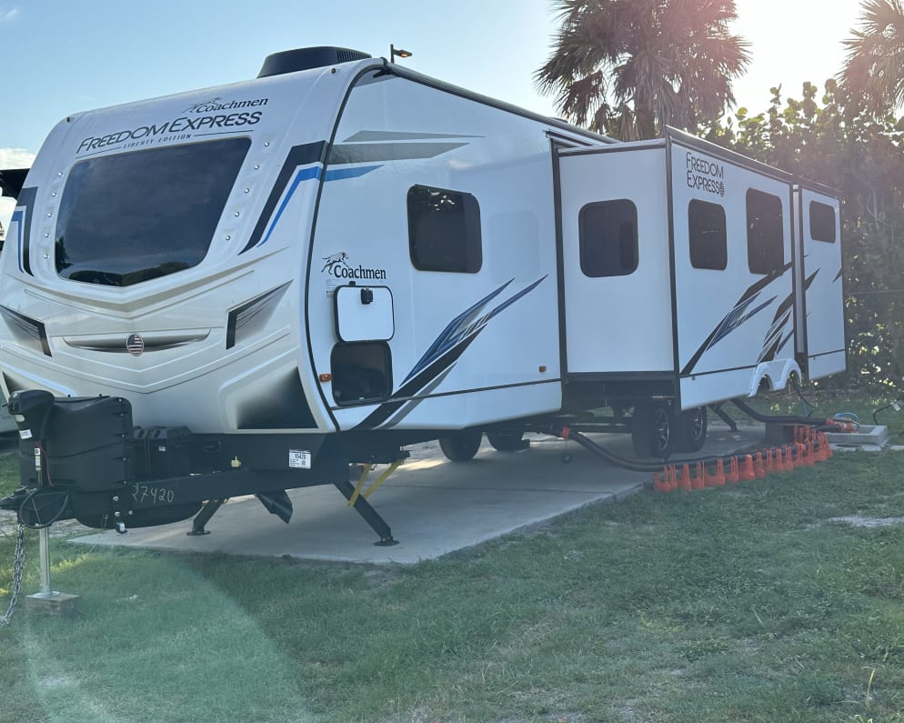 2023 Coachmen 320BHDSLE