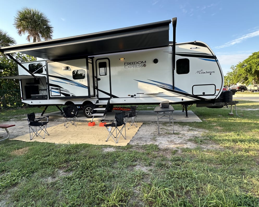 2023 Coachmen 320BHDSLE Travel Trailer for rent in Winter Garden Florida