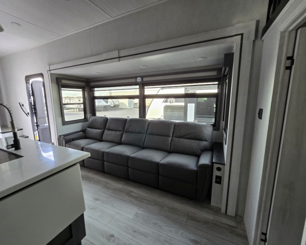 2025 Forest River East to West Ahara 390DS Fifth Wheel for rent in Fuquay Varina North Carolina
