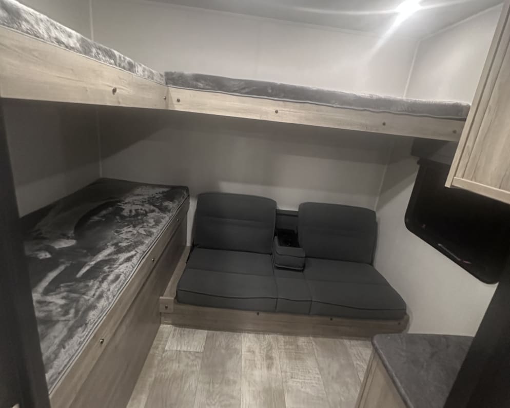 2024 PALOMINO 28BHSS available for rent in Van Alstyne Texas
