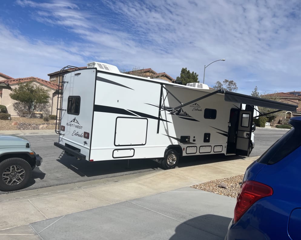 2024 East to West Entrada 2950OK