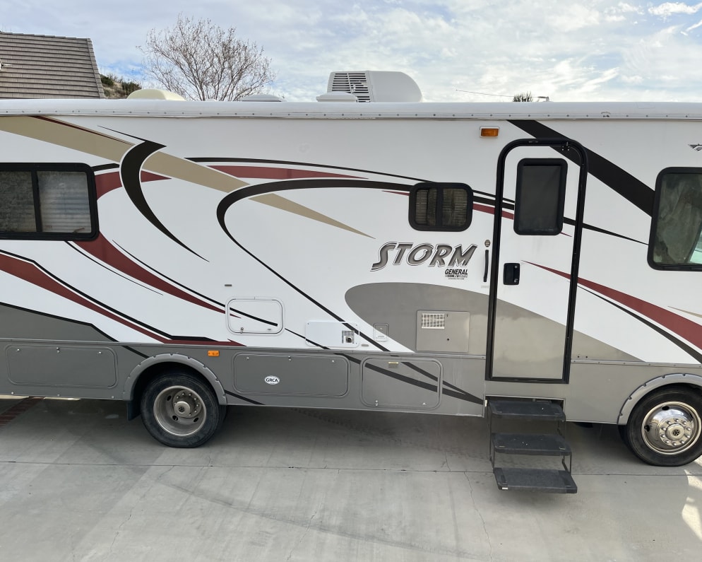 2011 Fleetwood Storm available for rent in Acton California