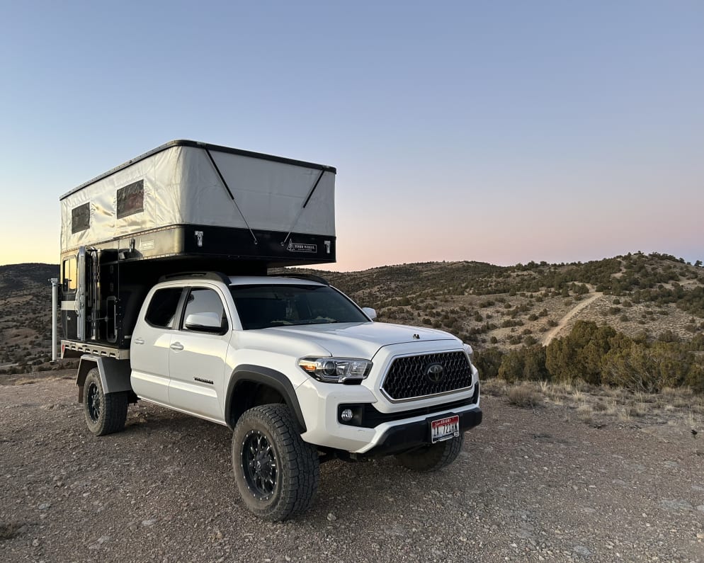 2022 Four Wheel Campers 2018 Tacoma with 2022 Fleet Flatbed