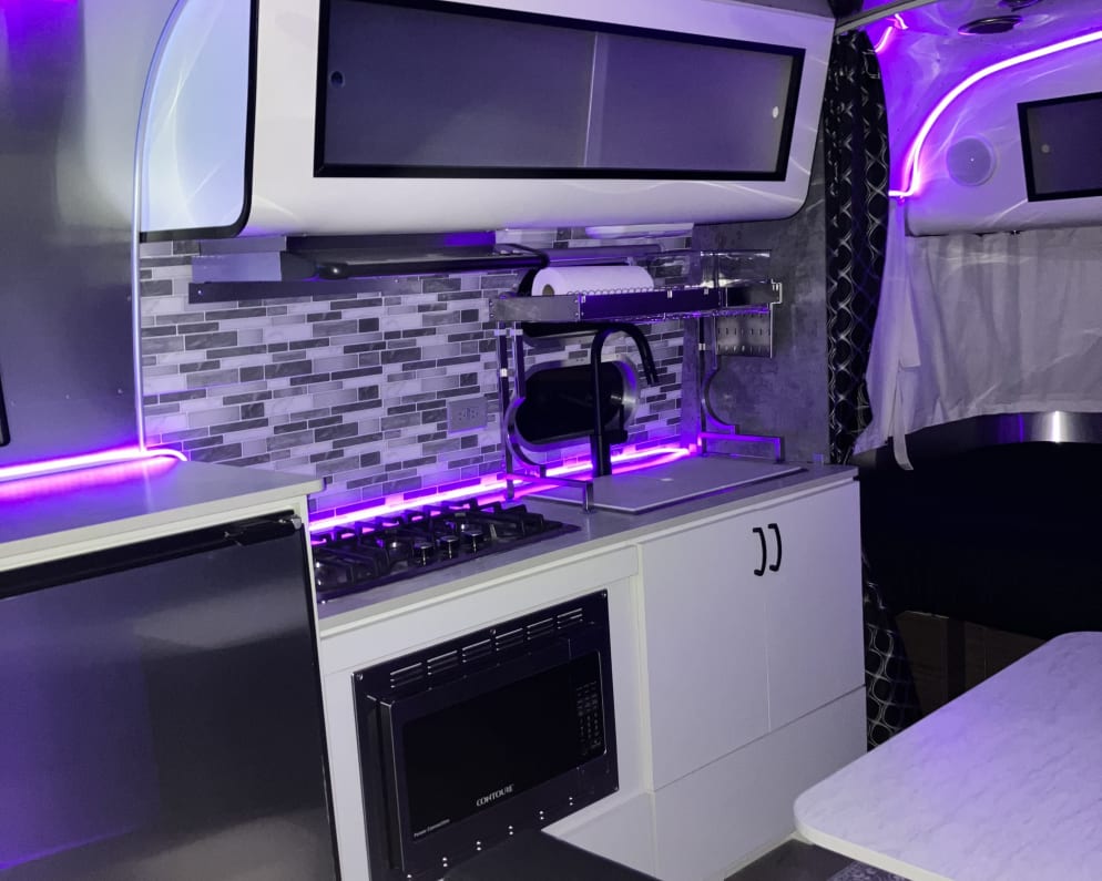 2022 Airstream Caravel