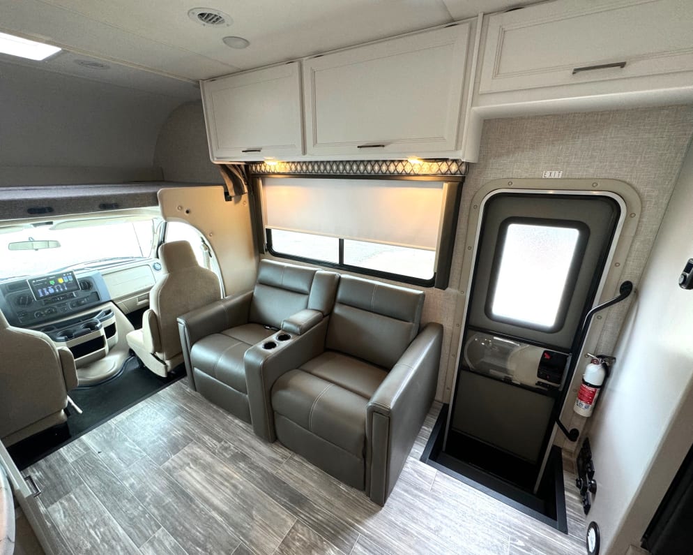 2025 Thor Motor Coach Geneva available for rent in Aubrey Texas