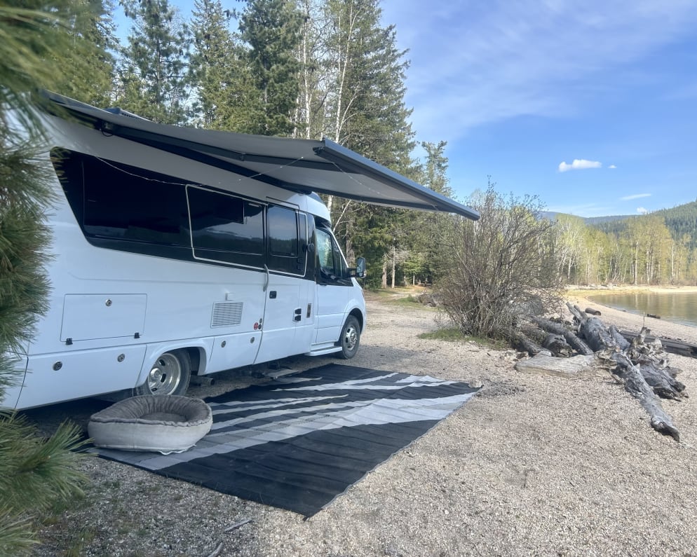 2022 Leisure Travel Vans Serenity