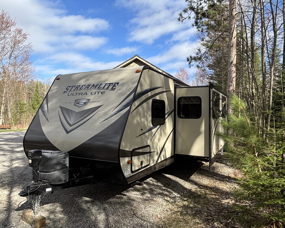 2016 Gulf Breeze Ultra Lite  by Gulf Stream for rent in 49707