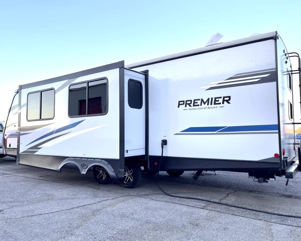 2021 Premier Ultra Lite  by Keystone for rent in 89123