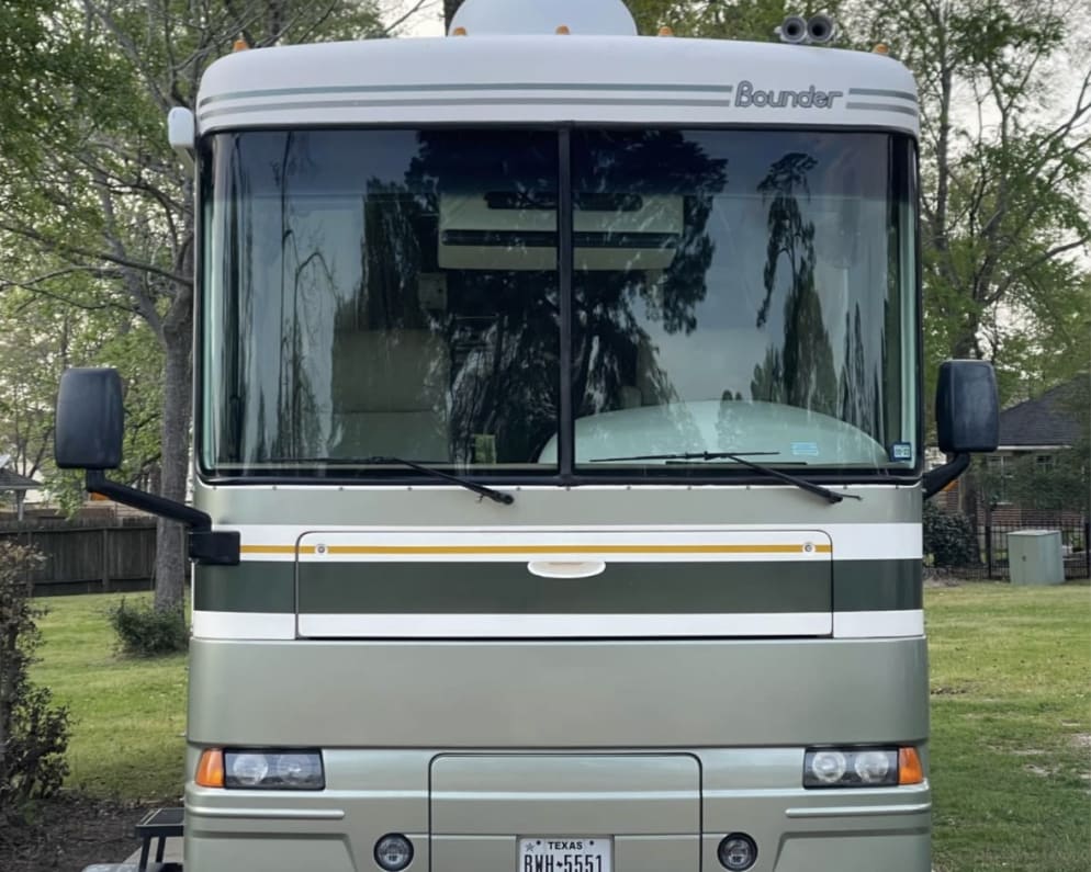 2005 Fleetwood Bounder 38N Class A for rent in Navasota Texas