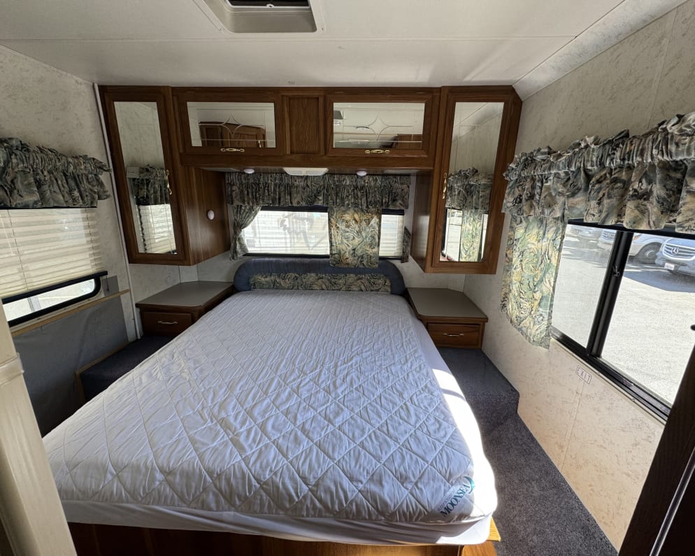 1999 Thor Motor Coach Four Winds Class C for rent in Lynnwood Washington