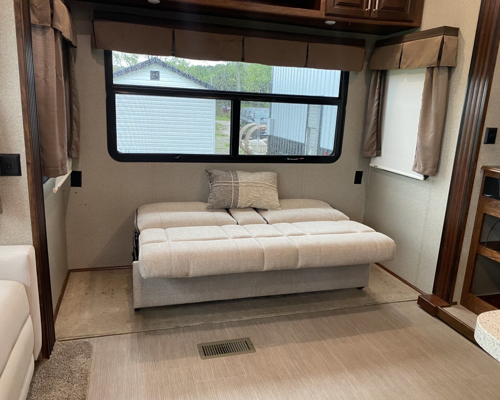 2017 Avalanche  by Keystone RV for rent in 38583