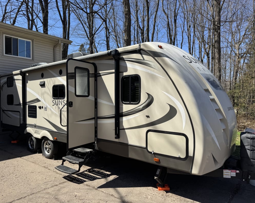 2017 Crossroads RV Sunset Trail Super Lite available for rent in Wausau Wisconsin
