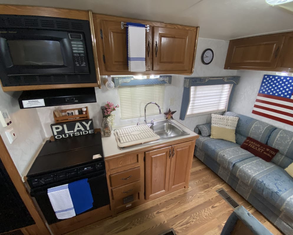 1998 Holiday Rambler Alumascape Travel Trailer for rent in Woburn Massachusetts
