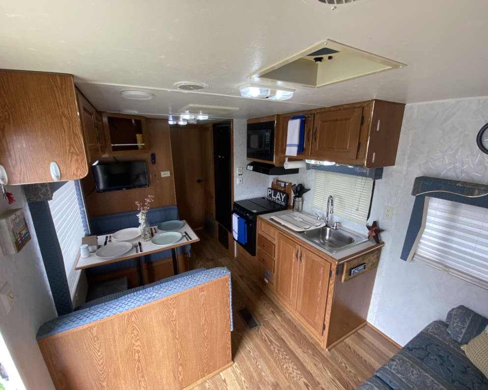 1998 Alumascape  by Holiday Rambler for rent in 01801