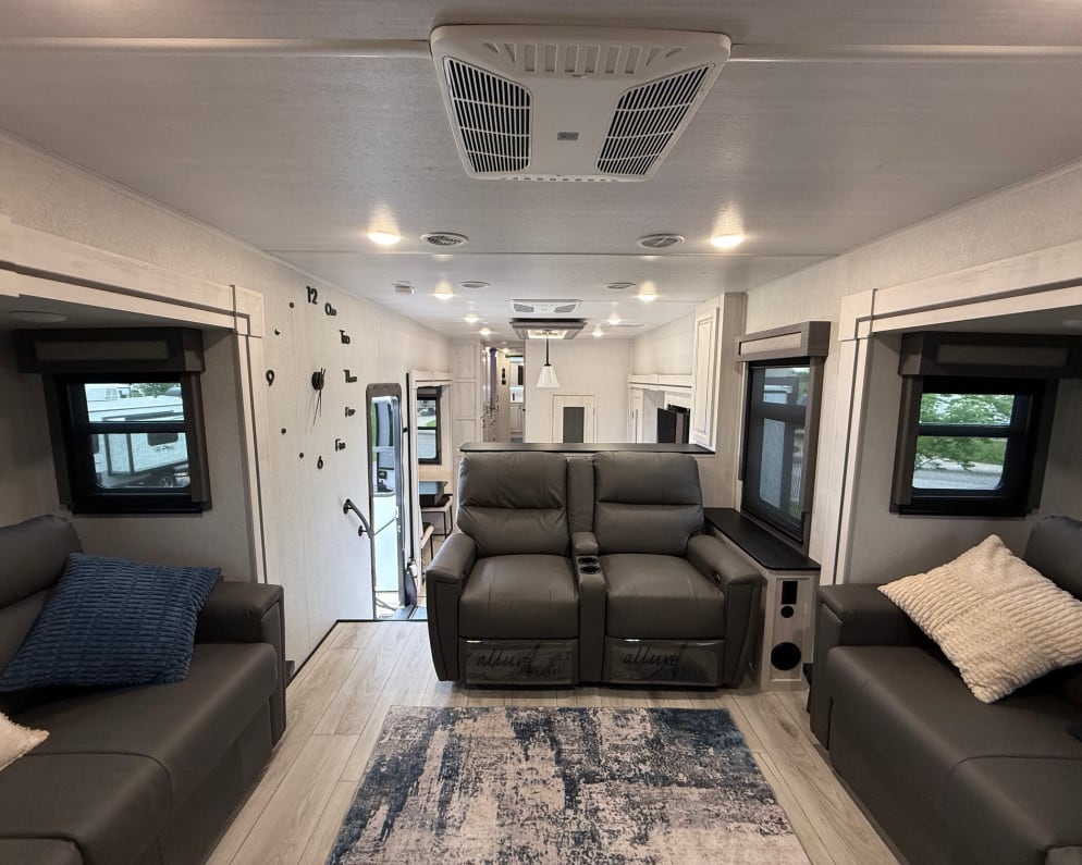 2024 East to West Ahara Fifth Wheel for rent in ARDMORE Oklahoma