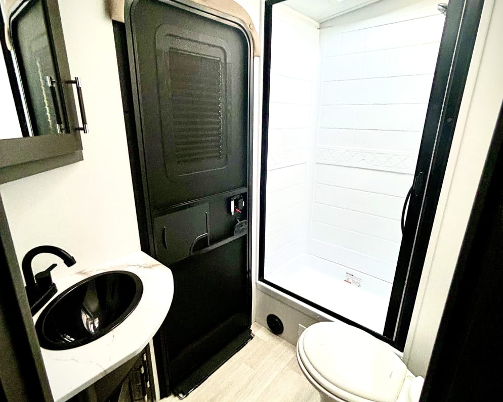 2025 290BHSWE  by Keystone Rv for rent in 97603