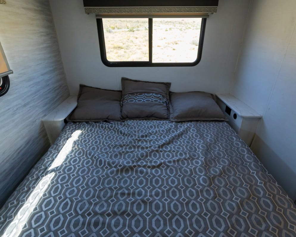 2023 Gulf Stream Conquest available for rent in Peoria Arizona