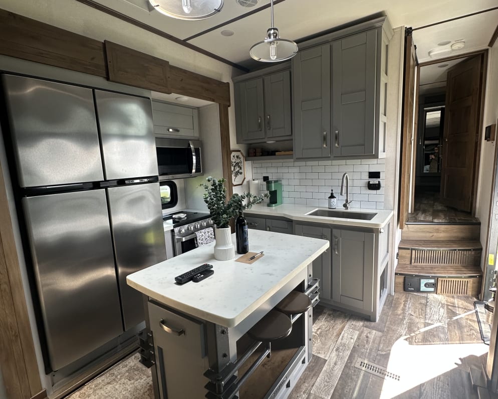 2021 Keystone RV Fuzion Toy Hauler Fifth Wheel for rent in Junction City Ohio