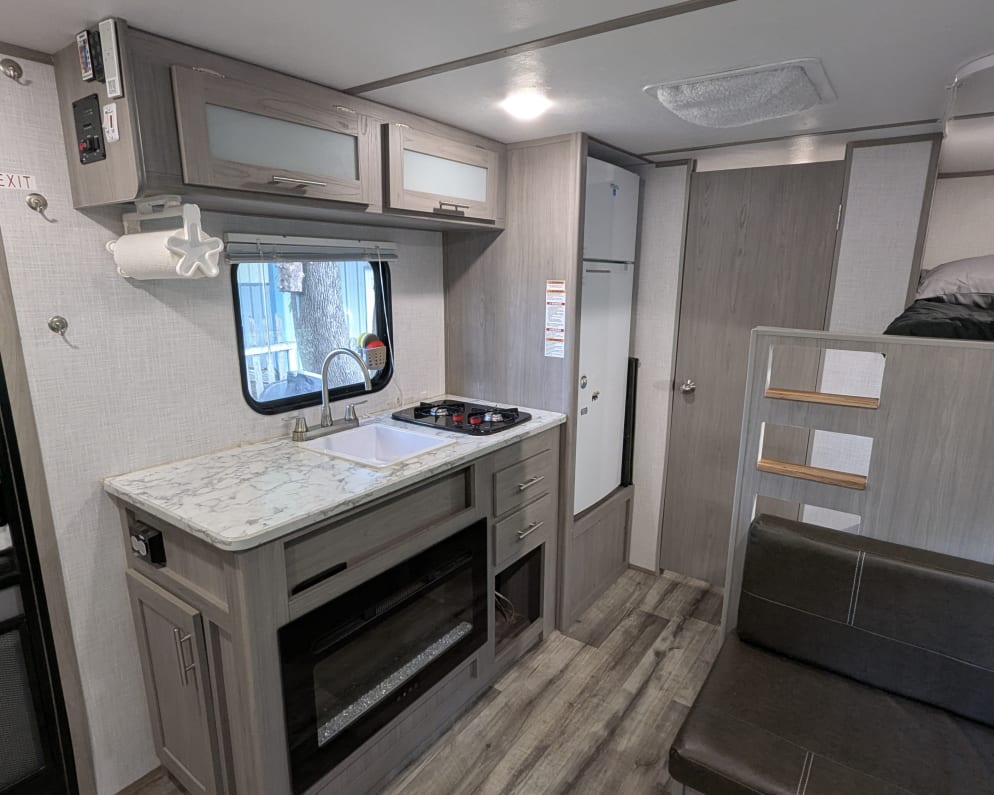 2022 Dutchmen Coleman Lantern LT Travel Trailer for rent in Troy Montana