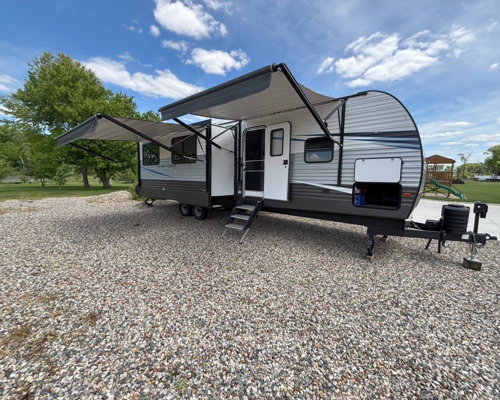 2020 Prime Time Avenger 32QBI available for rent in Schoolcraft Michigan