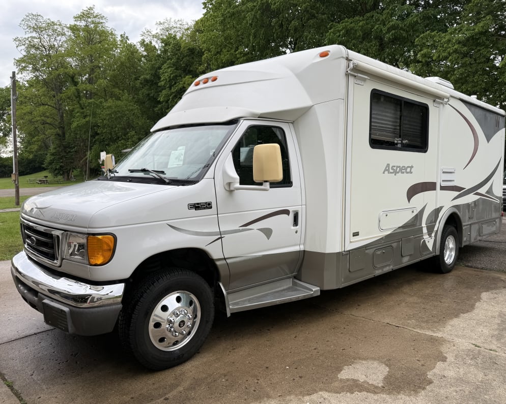 2005 Winnebago Aspect