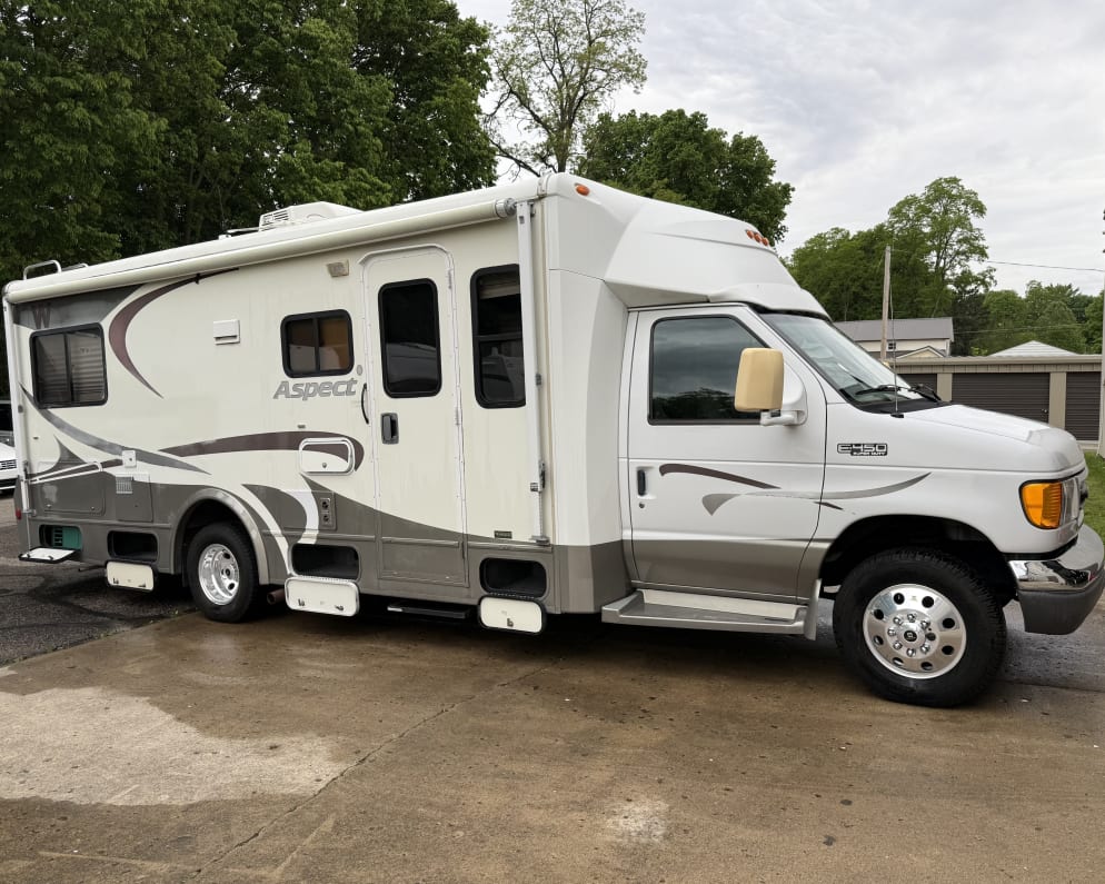 2005 Winnebago Aspect available for rent in Urbana Ohio